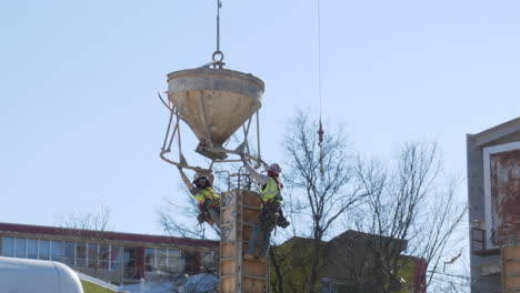 Bauarbeiter-Gießen-Beton