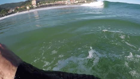 Zeitlupen-POV-Surfen-Mundaka-Left-Hand-Point-Break-An-Einer-Flussmündung-Ein-Surfer-In-Aktion