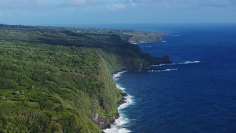 Stunning-aerial-view-of-rocky-cliffs-and-pacific-ocean-of-Maui-north-shore-from-road-to-Hana,-Hawaii