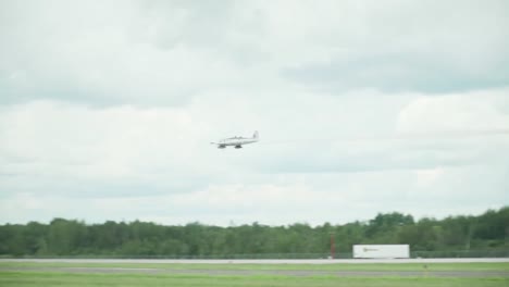 Oldtimer-Militärflugzeuge-Auf-Einer-Flugshow-In-Amerika