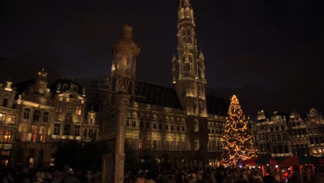 Multitudes-En-El-Mercado-De-Navidad-En-La-Grand-Place-De-Bruselas.