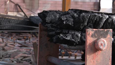 Lager-Feuer-Zerstörung-Verkohlt-Industriell-Holz