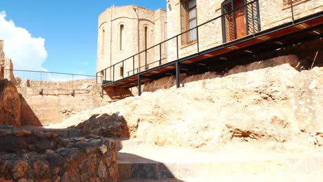 Tilting-shot-of-the-entrance-at-the-Onda-castle,-in-Castellón,-Spain