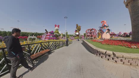 Panorama-Des-Festungseingangs-Im-Miracle-Garden-Dubai