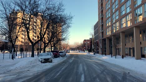 Calles-Cubiertas-De-Hielo-Y-Bancos-De-Nieve-En-Montreal-Después-De-Una-Gran-Tormenta-De-Nieve