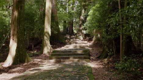 Kumano-Kodo-Pilgerweg,-Mit-Der-Diamon-Zaka-Treppe-Als-Höhepunkt,-Ruhig-Und-Friedlich