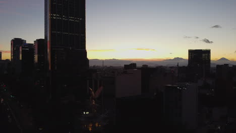 Toma-De-Drone-Del-ángel-De-La-Independencia-Durante-El-Amanecer.