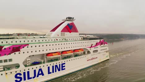 Tracking-MS-Baltic-Princess-car-ferry-as-she-is-sailing-through-the-Finnish-archipelago-in-the-Baltic-Sea