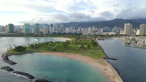 Aerial-drone-view-of-Magic-Island-on-the-island-of-Oahu,-Hawaii