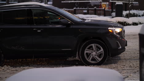 Car-Spinning-out-in-the-Snow-in-Slow-Motion