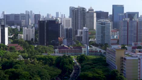 =Blick-Auf-Die-Skyline-Von-Balestier-Und-Novena,-Die-Autobahn-Und-Den-Nationalpark