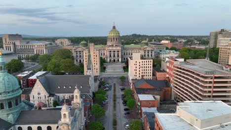 Pennsylvania-State-Capitol-and-high-rise-buildings-in-Downtown-of-Harrisburg-City,-PA