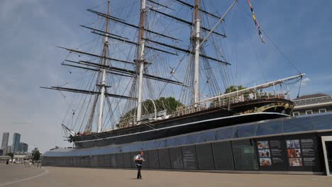 Vista-Del-Cutty-Sark-Después-De-Una-Restauración-Completa-En-Greenwich,-Londres,-Inglaterra,-Julio-De-2023.