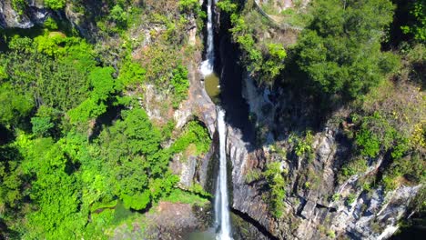 Wunderschöne-Luftaufnahme-Mit-Drohne-Auf-Dem-Wasserfall-Texolo-In-Der-Nähe-Der-Magischen-Stadt-Xico,-Veracruz,-Mexiko