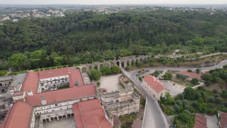 The-convent-of-christ-and-aqueduct-in-tomar,-portugal,-aerial-view