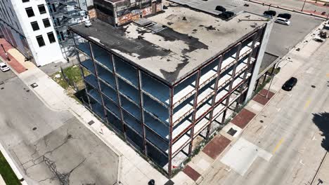 Angled-rise-near-the-street-corner,-showing-the-eyesore-of-exposed-beams