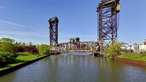 Aerial-view-approaching-the-Pennsylvania-Railroad-Bridge-466,-summer-in-Chicago