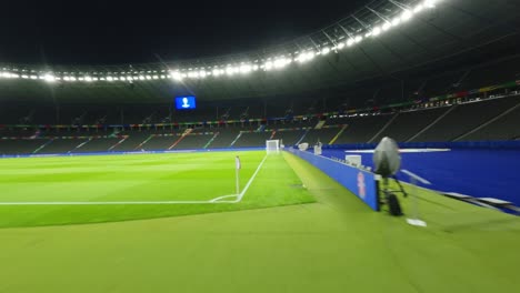 FPV-Renndrohne,-Kamerafahrt-Von-Der-Eckfahne-Zum-Und-über-Das-Tor,-Olympiastadion-Berlin,-UEFA-Euro-2024