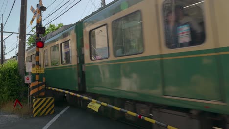 Famous-Enoden-train-driving-through-typical-scenery-in-Kamakura