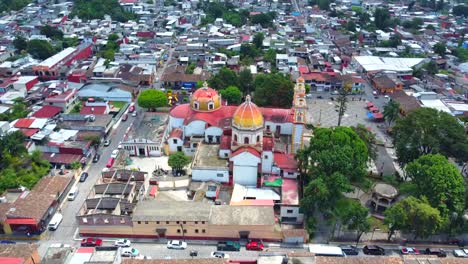 Wunderschöne-Luftaufnahme-Mit-Drohne-Von-Der-Hauptkirche-In-Der-Stadt-Xico,-Veracruz,-Mexiko