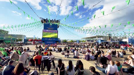 Berliner-Fanzone-Am-Reichstag-Während-Der-Fußball-Europameisterschaft