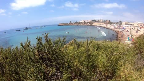 Ruhiges-Strandufer-Auf-Der-Insel-Tabarca-Vor-Der-Spanischen-Küste-In-Der-Nähe-Von-Alicante