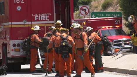 Los-Equipos-De-Bomberos-Responden-Al-Incendio-Forestal