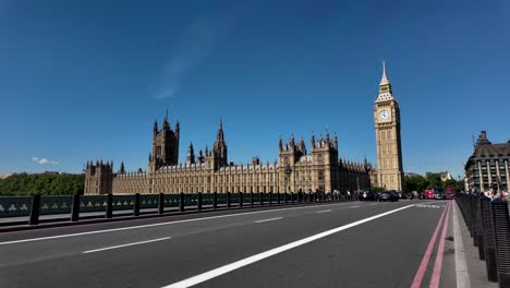 Sunny-Morning-view-of-the-iconic-Big-Ben-clock-tower-and-the-historic-Houses-of-Parliament-in-London,-a-famous-landmark-and-architectural-marvel-under-a-clear-blue-sky