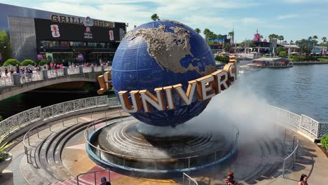 Universal-Globe-at-Universal-Studios-in-Orlando,-Florida