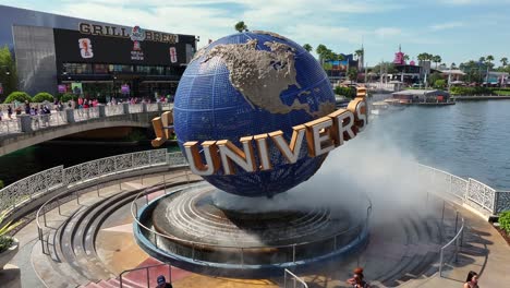 Universal-Globe-In-Den-Universal-Studios-In-Orlando,-Florida