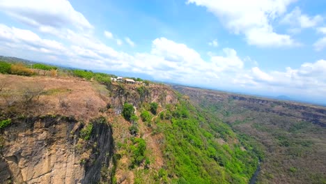 Bonita-Vista-De-La-Cabaña-Eco-Villas-Con-Drone-En-Tlaltetela,-Veracruz,-México