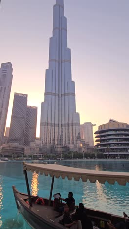 The-world's-tallest-building,-Burj-Khalifa,-set-against-the-dazzling-display-of-the-Dubai-lake-at-Dubai-Mall,-United-Arab-Emirates