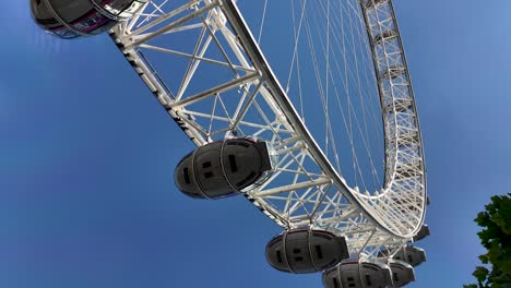 A-close-up-view-of-the-iconic-London-Eye-Ferris-wheel-against-a-clear-blue-sky