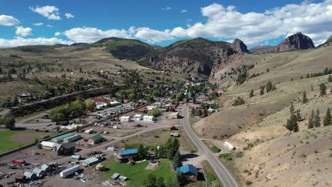 Creede,-Colorado-USA,-Establishing-Drone-Shot-of-Small-Mining-Town-in-SUnny-Landscape