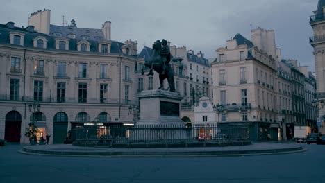 Shot-of-Place-des-Victoires-and-the-statue-of-Louis-XIV