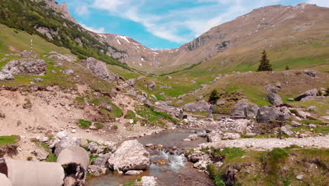 Wasserfall-Obarşia-Ialomiţei,-Drohnenansicht,-Wandertouren,-Naturreservat-Bucegi,-Rumänien