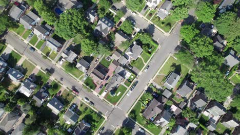 Overhead-aerial-view-of-a-generic-suburban-neighborhood-in-summer,-4K