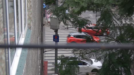 Autos-Fahren-Auf-Der-Hauptstraße-In-Mexiko-Stadt-CDMX-Vorbei,-Blick-Vom-Balkon