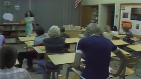 1970S-HIGH-SCHOOL-STUDENTS-INSIDE-CLASSROOM