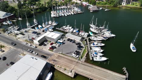 Yachten-Vor-Anker-über-Bristol-Harbor-Marina-In-Panama-City,-Florida,-USA