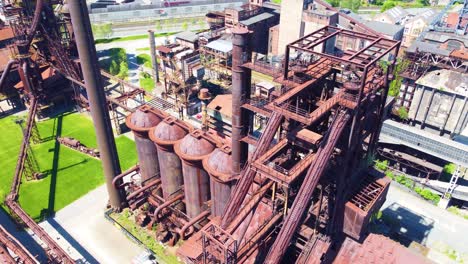 Aerial-view-of-an-old-rusty-abandoned-industrial-steel-mill-factory