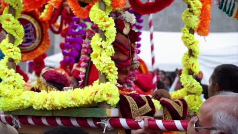 Palanquín-Con-Estatua-De-Ganesh-Se-Lleva-En-Festival-Hindú