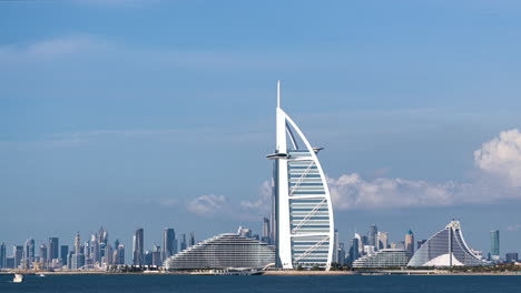 4K-Hyper-Zeitraffer-Der-Skyline-Der-Innenstadt-Von-Dubai,-Burj-Al-Arab,-Khalifa-Und-Jumeirah