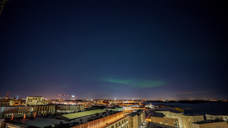 Lapso-De-Tiempo-De-La-Aurora-Boreal,-Cielo-Nocturno-De-Aurora-Boreal-En-Helsinki,-Finlandia