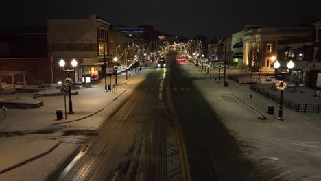 Snowy,-Christmas-decorated-small-town-in-America