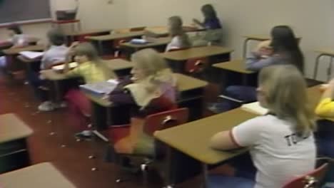 1970S-SCHOOL-CLASSROOM-WITH-STUDENTS-AT-THEIR-DESKS