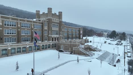High-School-Wegen-Schneesturm-Geschlossen