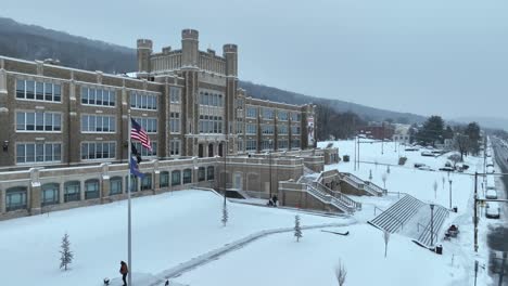 Escuela-Secundaria-Cerrada-Debido-A-Tormenta-De-Nieve