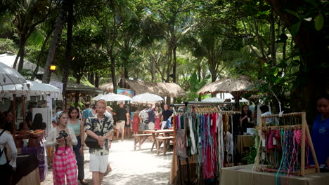 Tropical-landmark,-traditional-bazaar-vendors,-lifestyle,-travel-destination