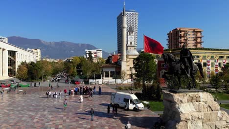 Estatua-De-Skanderbeg-En-Una-Plaza-De-Tirana